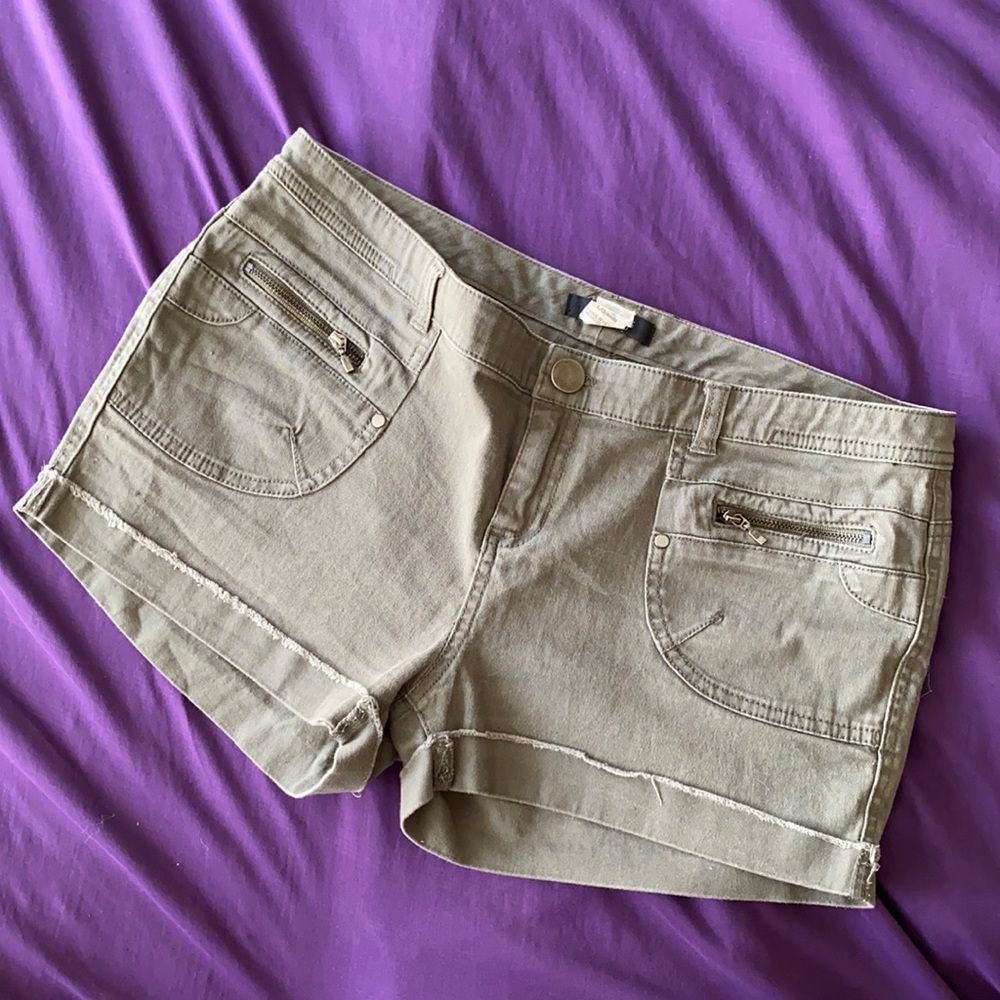 Color Swatch - Women Green Shorts
